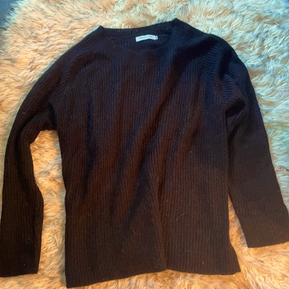 Black sweater - Picture 1 of 2